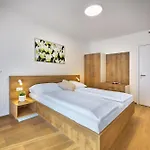 Downtown Andel 4*