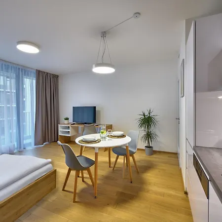 شقة فندقية Downtown Andel 4*