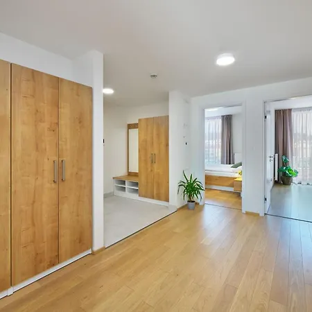 Ξενοδοχείο με διαμερίσματα Downtown Andel 4*